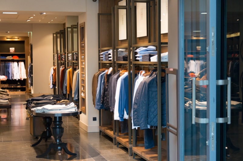 vente-ANDON-min_shop_clothes_clothing_shopping_mall_shopping_kielce_crown_poland-862477